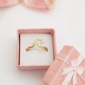 Ocean Wave Hammered Wire Ring